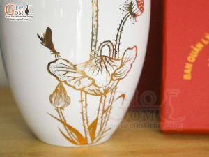Lọ hoa dáng miệng cá men trắng in logo cao 25cm
