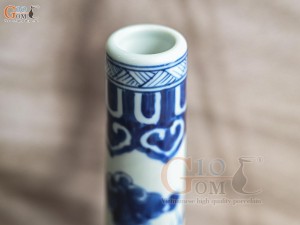 Lọ hoa dáng nậm to men lam cổ vẽ Nghê, cao 30cm