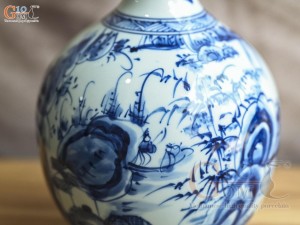 Lọ hoa dáng nậm to men lam cổ vẽ Sơn Thủy, cao 30cm