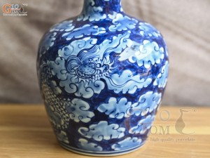 Lọ hoa dáng nậm to vẽ Long ẩn nền băng, cao 30cm