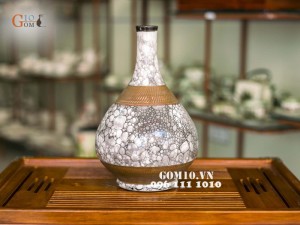 Lọ hoa dáng nậm viền nâu