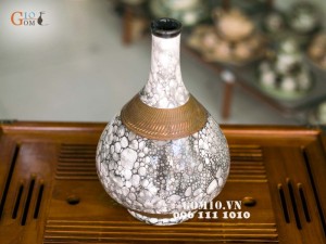 Lọ hoa dáng nậm viền nâu