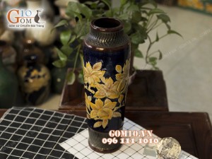 Lọ hoa dáng ống khắc hoa vàng, nền tím 44cm