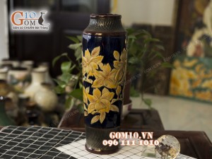 Lọ hoa dáng ống khắc hoa vàng, nền tím 44cm