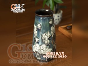 Lọ hoa dáng ống loe men hỏa biến ngọc bích khắc sen, cao 28cm