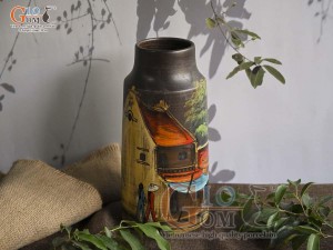 Lọ hoa gốm nâu dáng ống trụ vẽ Phố Cổ, cao 29cm