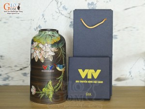 Lọ hoa dáng rỏ cua men hỏa biến vẽ Chim hoa in logo VTV, cao 27cm