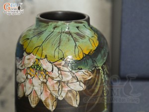 Lọ hoa dáng rỏ cua men hỏa biến vẽ Chim hoa in logo VTV, cao 27cm