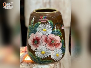 Lọ hoa dáng rỏ cua men hỏa biến vẽ hoa in logo VTV, cao 21cm