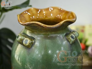 Lọ hoa dáng rỏ tròn có quai men ngọc lục bảo, cao 18.5cm