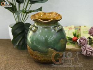 Lọ hoa dáng rỏ tròn có quai men ngọc lục bảo, cao 18.5cm