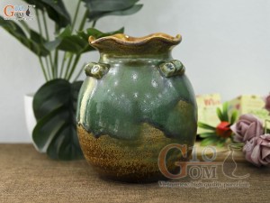 Lọ hoa dáng rỏ tròn có quai men ngọc lục bảo, cao 18.5cm