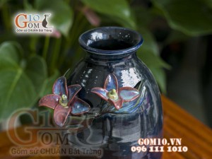 Lọ hoa dáng thấp men hỏa biến đắp nổi cánh hoa, cao 24cm