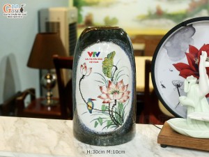 Lọ hoa dáng thấp men hỏa biến vẽ Chim hoa in logo VTV, cao 30cm