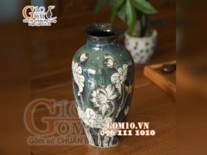 Lọ hoa dáng thon men hỏa biến ngọc bích họa tiết khắc sen, cao 28cm