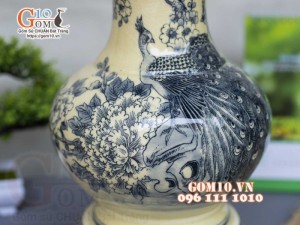 Lọ hoa dáng tỏi dẹt men cổ họa tiết Công Đào, cao 36cm (cả đế)