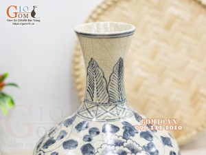 Lọ hoa dáng tỏi dẹt men rạn họa tiết hoa dây, cao 36cm
