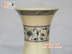 Lọ hoa dáng tỏi men cổ họa tiết hoa dây, cao 42cm (cả đế)