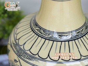 Lọ hoa dáng tỏi men cổ họa tiết hoa dây, cao 42cm (cả đế)