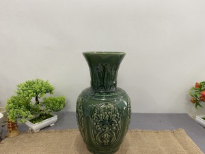 Lọ hoa dáng tỏi men cổ khắc hoạ tiết  , cao 31cm