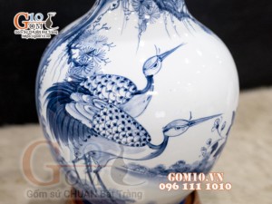 Lọ hoa dáng tỏi men chàm cổ, họa tiết Tùng Hạc cao 44cm