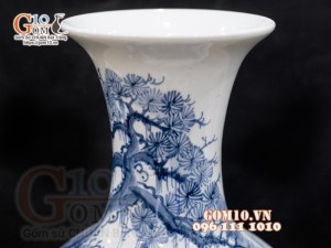 Lọ hoa dáng tỏi men chàm cổ, họa tiết Tùng Hạc cao 44cm