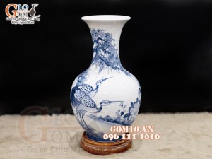 Lọ hoa dáng tỏi men chàm cổ, họa tiết Tùng Hạc cao 44cm