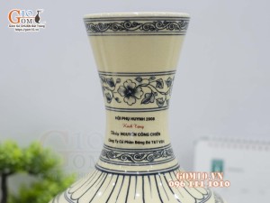 Lọ hoa dáng tỏi vẽ hoa dây men cổ in logo quà tặng
