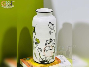 Lọ hoa dáng trụ miệng loe men kem vẽ hoa sen xanh, cao 29cm