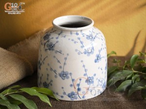 Lọ hoa dáng trụ miệng nhỏ men bóng vẽ hoa đào xanh, cao 16cm