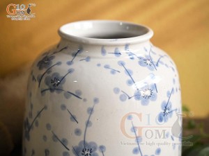 Lọ hoa dáng trụ miệng nhỏ men bóng vẽ hoa đào xanh, cao 16cm