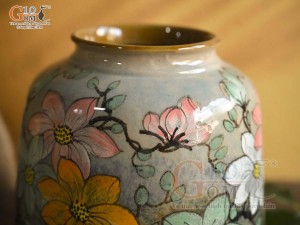 Lọ hoa dáng trụ miệng nhỏ men màu vẽ hoa, cao 16cm