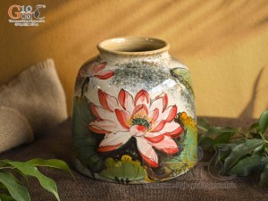 Lọ hoa dáng trụ miệng nhỏ men màu vẽ hoa Sen, cao 16cm