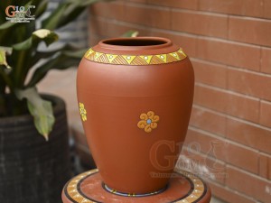 Lọ hoa dáng vò cao gốm đất đỏ khắc Hoa Khai Phú Quý, cao 27cm