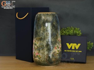 Lọ hoa dáng chuông cao men tấm vẽ Chim Hoa in logo VTV, cao 30cm