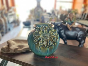 Lọ hoa dáng vò đắp hoa men hoả biến, cao 24cm