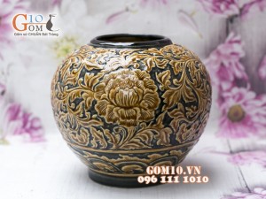 Lọ hoa dáng vò men cổ khắc nổi hoa phù dung vàng 19cm