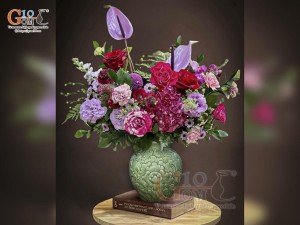 Lọ hoa dáng vò men cổ khắc nổi phù dung, cao 22cm