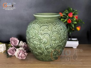 Lọ hoa dáng vò men cổ khắc nổi phù dung, cao 22cm