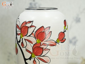 Lọ hoa dáng vò men kem vẽ hoa lan đỏ cao 28cm