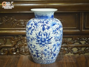 Bảo bình phong thủy men lam cổ vẽ ngàn hoa, cao 36cm