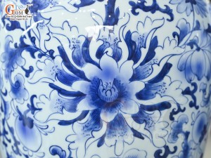 Bảo bình phong thủy men lam cổ vẽ ngàn hoa, cao 36cm