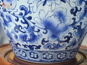 Bảo bình phong thủy men lam cổ vẽ ngàn hoa, cao 36cm