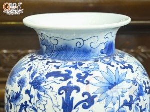 Bảo bình phong thủy men lam cổ vẽ ngàn hoa, cao 36cm