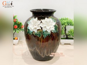 Lọ hoa dáng vò men màu đắp nổi hoa trắng, cao 28cm