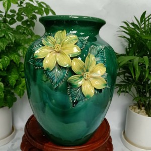 Lọ hoa dáng vò men ngọc đắp nổi hoa cao 26cm