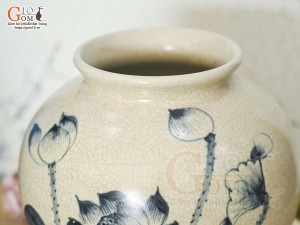 Lọ hoa dáng vò men rạn cổ hoạ tiết hoa sen, cao 21cm