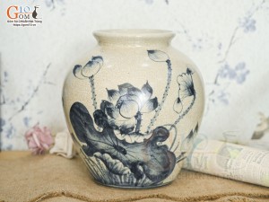 Lọ hoa dáng vò men rạn cổ hoạ tiết hoa sen, cao 21cm