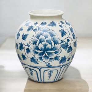 Lọ hoa dáng vò men rạn vẽ hoa dây, cao 22cm