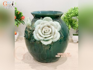 Lọ hoa dáng vò men xanh đắp nổi hoa Hồng trắng, cao 20cm